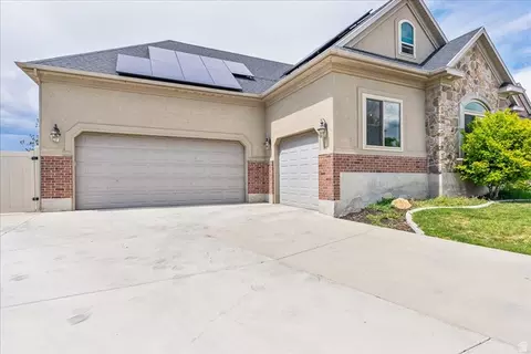 Exterior - 316 E Azure Cir S, Draper, UT 84020 photo 5 of 8