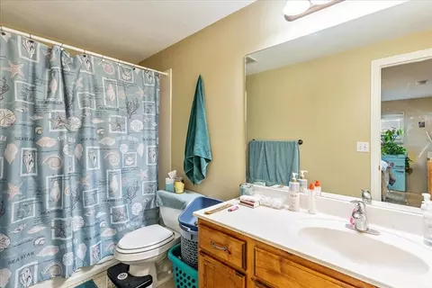 Bath - 316 E Azure Cir S, Draper, UT 84020 photo 4 of 5