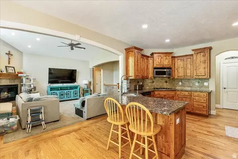 Kitchen - 316 E Azure Cir S, Draper, UT 84020 photo 2 of 5