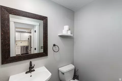 Bath - 182 E Daisyfield Dr, Draper, UT 84020 photo 1 of 4