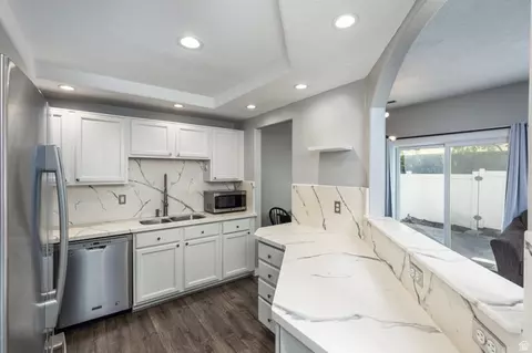 Kitchen - 182 E Daisyfield Dr, Draper, UT 84020 photo 3 of 3
