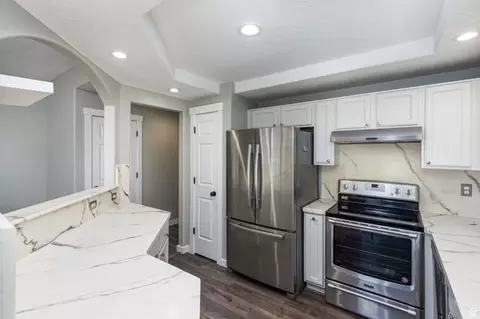 Kitchen - 182 E Daisyfield Dr, Draper, UT 84020 photo 2 of 3