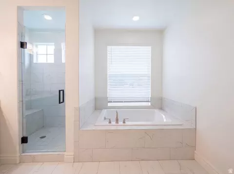 Bath - 1251 N 2525 W, Clinton, UT 84015 photo 2 of 8
