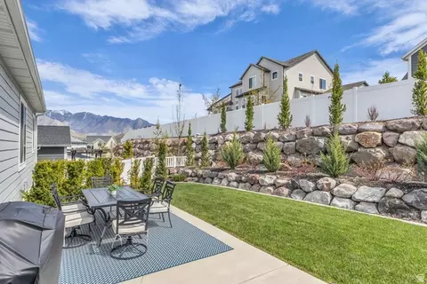 Exterior - 2466 E Lone Hill Dr, Draper, UT 84020 photo 5 of 9