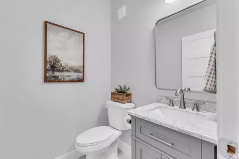 Bath - 2466 E Lone Hill Dr, Draper, UT 84020 photo 4 of 5