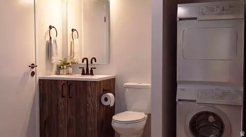 Bath - 10 E Blackwood Cv #2, Midvale, UT 84047 photo 1 of 3
