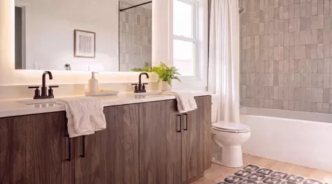 Bath - 10 E Blackwood Cv #2, Midvale, UT 84047 photo 2 of 3