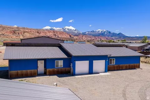 71 N Mount Peale Dr, Moab, UT 84532