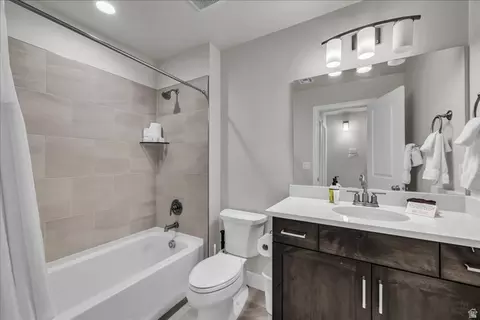 Bath - 2356 E Cascada Way, Washington, UT 84780 photo 5 of 5
