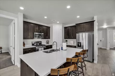 Kitchen - 2356 E Cascada Way, Washington, UT 84780 photo 2 of 3