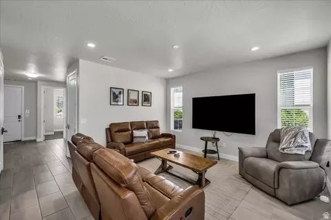 Living - 2356 E Cascada Way, Washington, UT 84780 photo 2 of 2