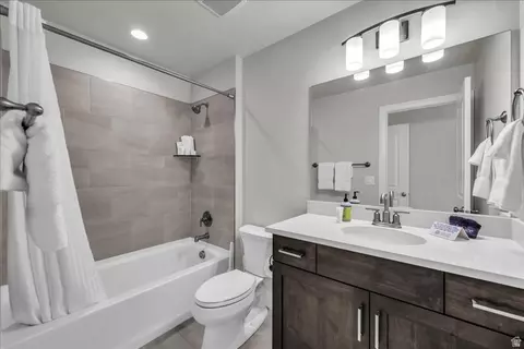 Bath - 2356 E Cascada Way, Washington, UT 84780 photo 4 of 5