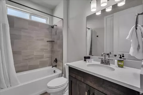 Bath - 2356 E Cascada Way, Washington, UT 84780 photo 1 of 5