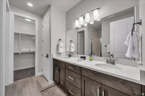 Bath - 2356 E Cascada Way, Washington, UT 84780 photo 2 of 5