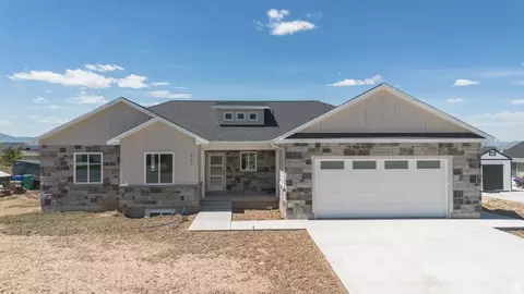 527 N 100 W, Hyde Park, UT 84318