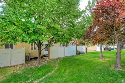 Exterior - 9485 S Fairway View Dr, Sandy, UT 84070 photo 4 of 8