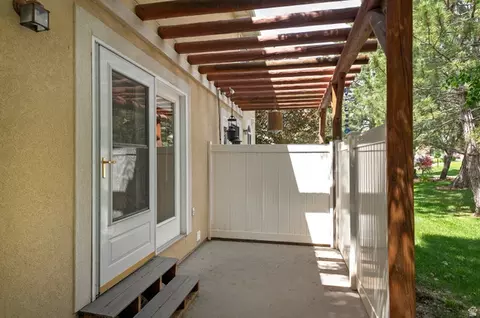 Exterior - 9485 S Fairway View Dr, Sandy, UT 84070 photo 6 of 8