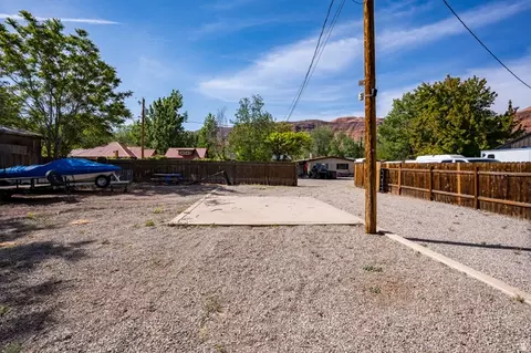 Exterior - 186 W Center St, Moab, UT 84532 photo 2 of 4