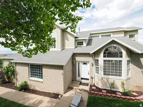 1833 N 350 E, Centerville, UT 84014