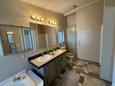 4451 S Pan American Dr, Murray, UT 84107 photo 13
