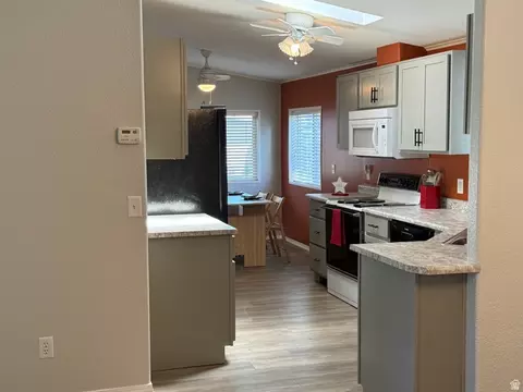 4451 S Pan American Dr, Murray, UT 84107 photo 3