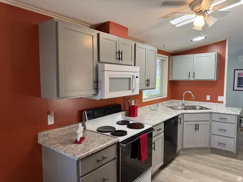 4451 S Pan American Dr, Murray, UT 84107 photo 2