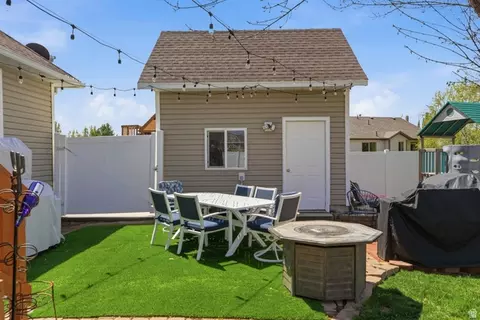 Exterior - 1075 Double Eagle Cir, Preston, ID 83263 photo 4 of 7