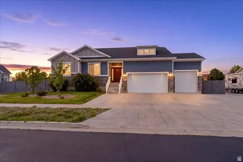 1372 S Homestead Ln, Syracuse, UT 84075