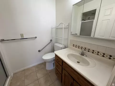 Bath - 486 W 120 N, Orem, UT 84057 photo 1 of 4