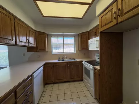 Kitchen - 486 W 120 N, Orem, UT 84057 photo 2 of 2