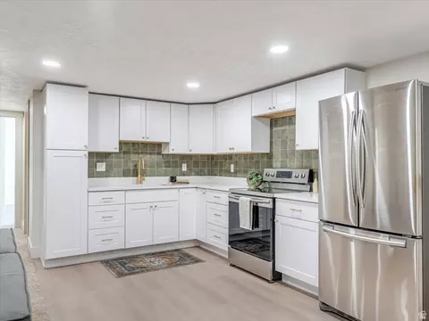Kitchen - 4600 S Creekview Dr, Murray, UT 84107 photo 3 of 4