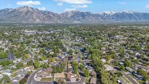 View/Area - 4600 S Creekview Dr, Murray, UT 84107 photo 7 of 8