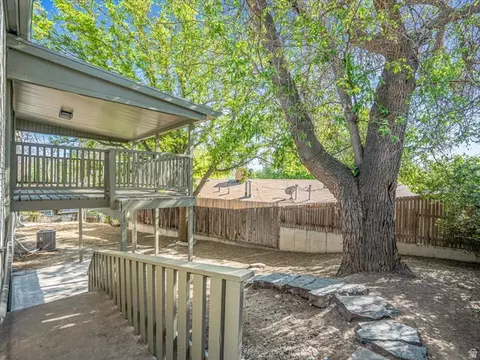 Exterior - 4600 S Creekview Dr, Murray, UT 84107 photo 7 of 8