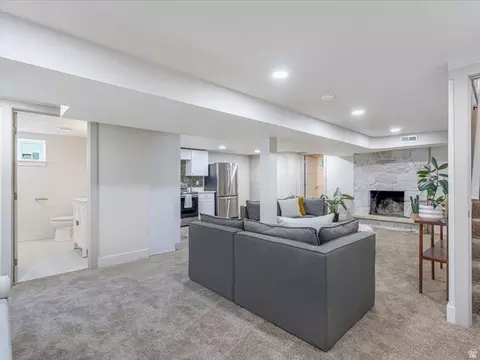 Living - 4600 S Creekview Dr, Murray, UT 84107 photo 4 of 5