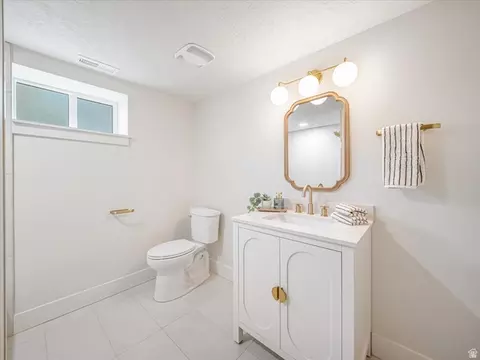 Bath - 4600 S Creekview Dr, Murray, UT 84107 photo 4 of 4
