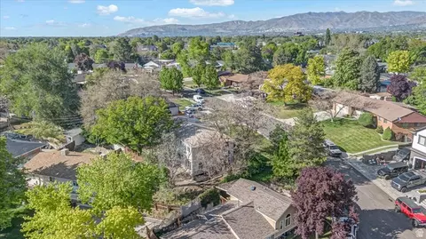 View/Area - 4600 S Creekview Dr, Murray, UT 84107 photo 2 of 8