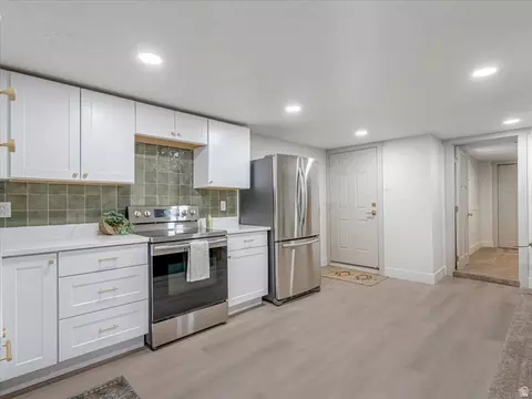 Kitchen - 4600 S Creekview Dr, Murray, UT 84107 photo 4 of 4
