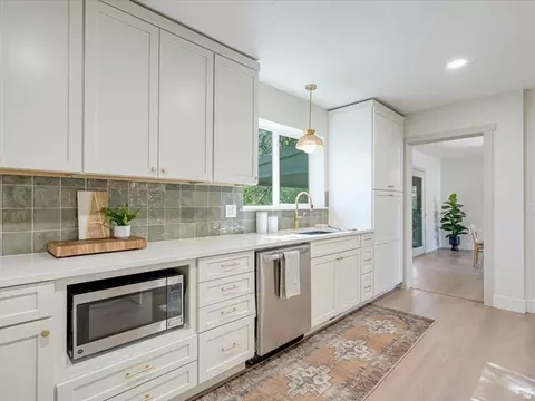 Kitchen - 4600 S Creekview Dr, Murray, UT 84107 photo 1 of 4