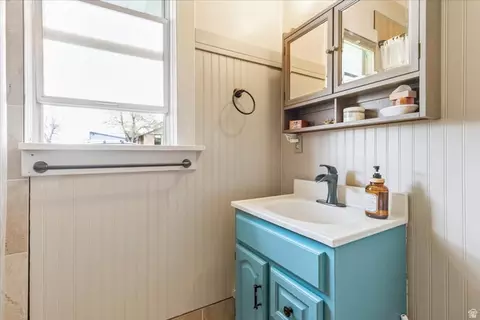 Bath - 286 N State St E, Fairview, UT 84629 photo 2 of 3