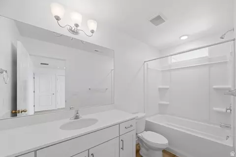 Bath - 1795 E Fall St, Eagle Mountain, UT 84005 photo 2 of 3
