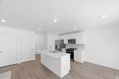 Kitchen - 1795 E Fall St, Eagle Mountain, UT 84005 photo 1 of 2