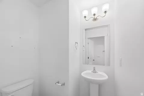 Bath - 1795 E Fall St, Eagle Mountain, UT 84005 photo 1 of 3