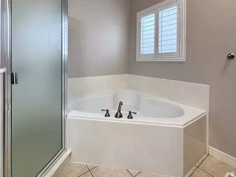 Bath - 928 W 20 N, Orem, UT 84057 photo 3 of 4