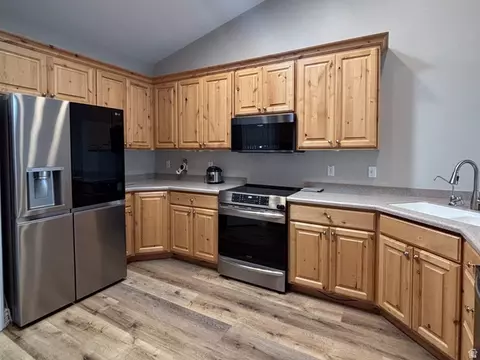 Kitchen - 928 W 20 N, Orem, UT 84057 photo 3 of 4