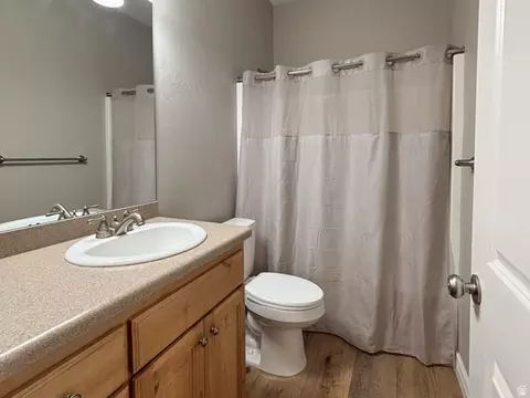 Bath - 928 W 20 N, Orem, UT 84057 photo 1 of 4