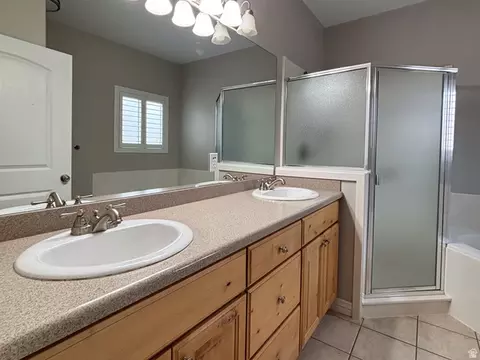 Bath - 928 W 20 N, Orem, UT 84057 photo 2 of 4