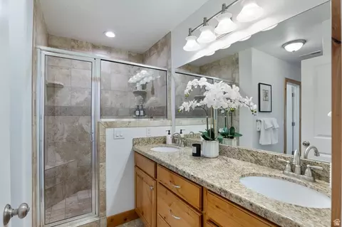 Bath - 1285 W Maple St, Mapleton, UT 84664 photo 2 of 2