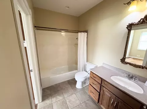 Bath - 2143 N 950 E, North Logan, UT 84341 photo 2 of 6