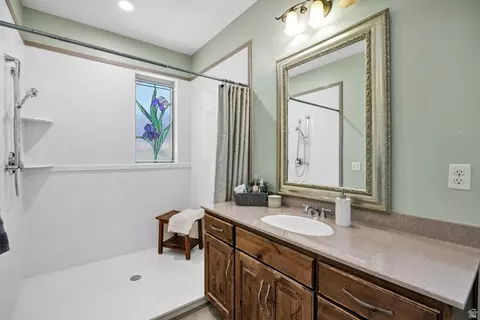 Bath - 2143 N 950 E, North Logan, UT 84341 photo 2 of 5