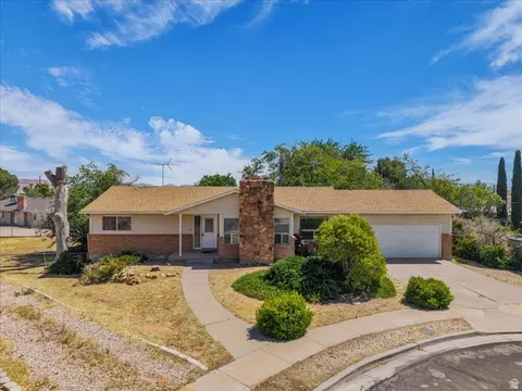 484 N Circula Rosita, Washington, UT 84780